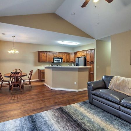 Branson Home With Deck Walk To The Strip And Creek! Exteriér fotografie