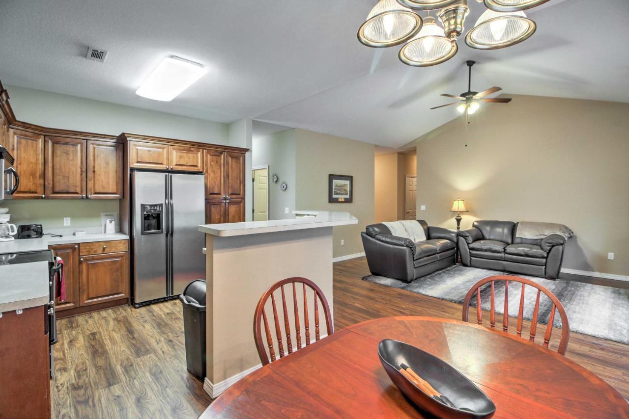 Branson Home With Deck Walk To The Strip And Creek! Exteriér fotografie