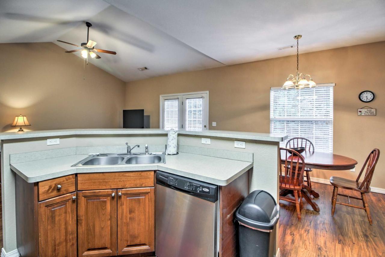 Branson Home With Deck Walk To The Strip And Creek! Exteriér fotografie