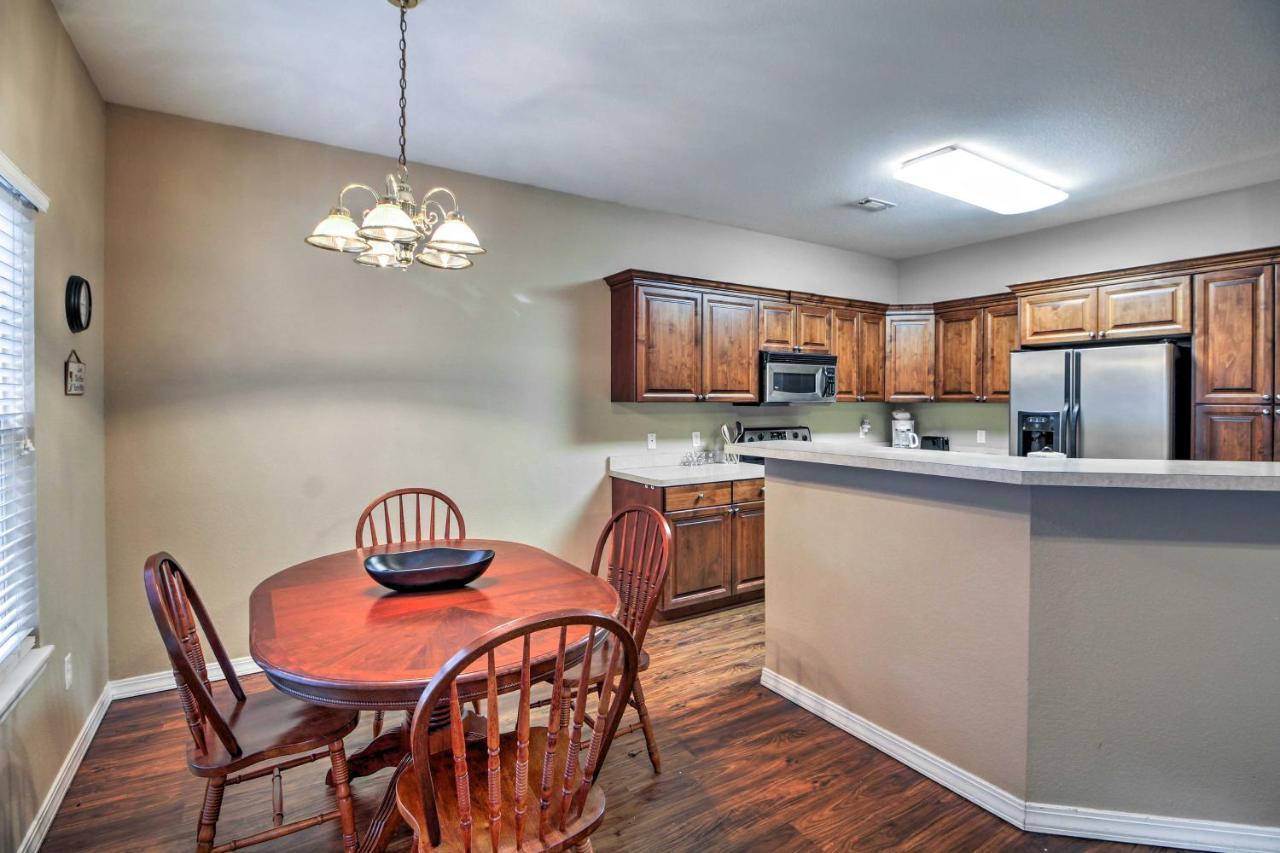 Branson Home With Deck Walk To The Strip And Creek! Exteriér fotografie