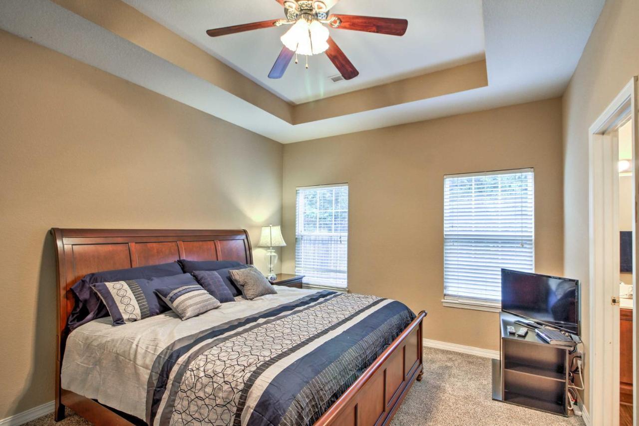 Branson Home With Deck Walk To The Strip And Creek! Exteriér fotografie